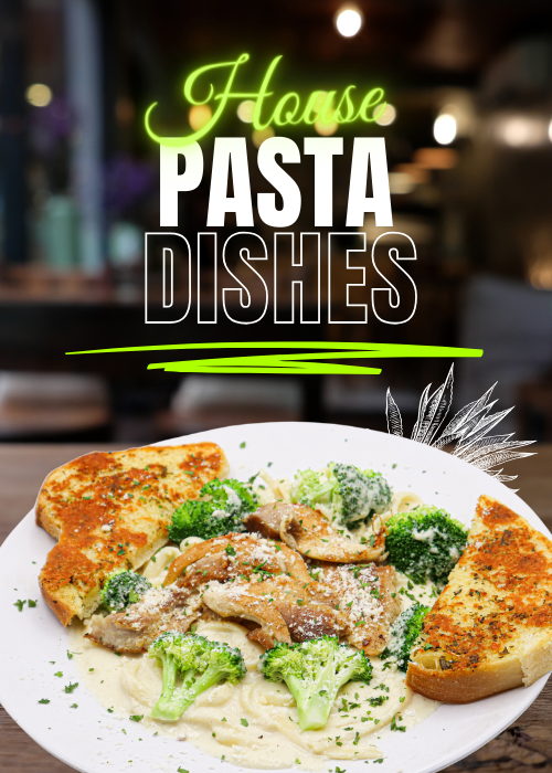 Alfredo pasta with chicken, broccoli and garlic toast